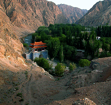 巴音郭楞州-库尔勒市-铁门关（孔雀河峡谷）风景旅游区